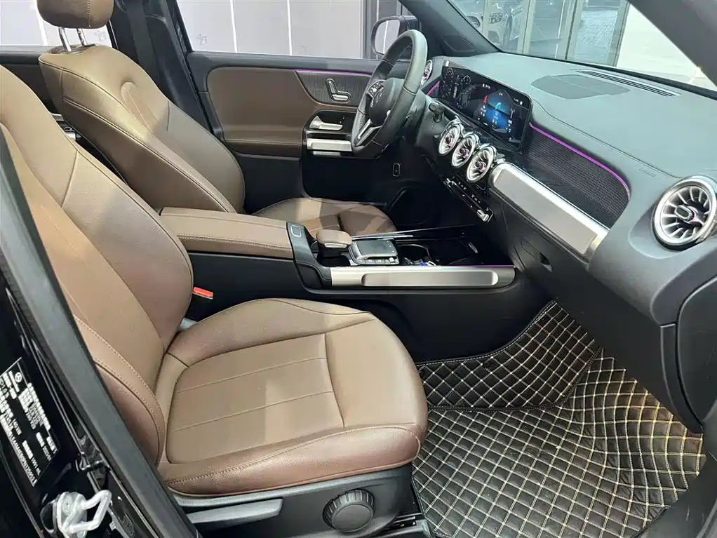 MERCEDES BENZ GLB 2023