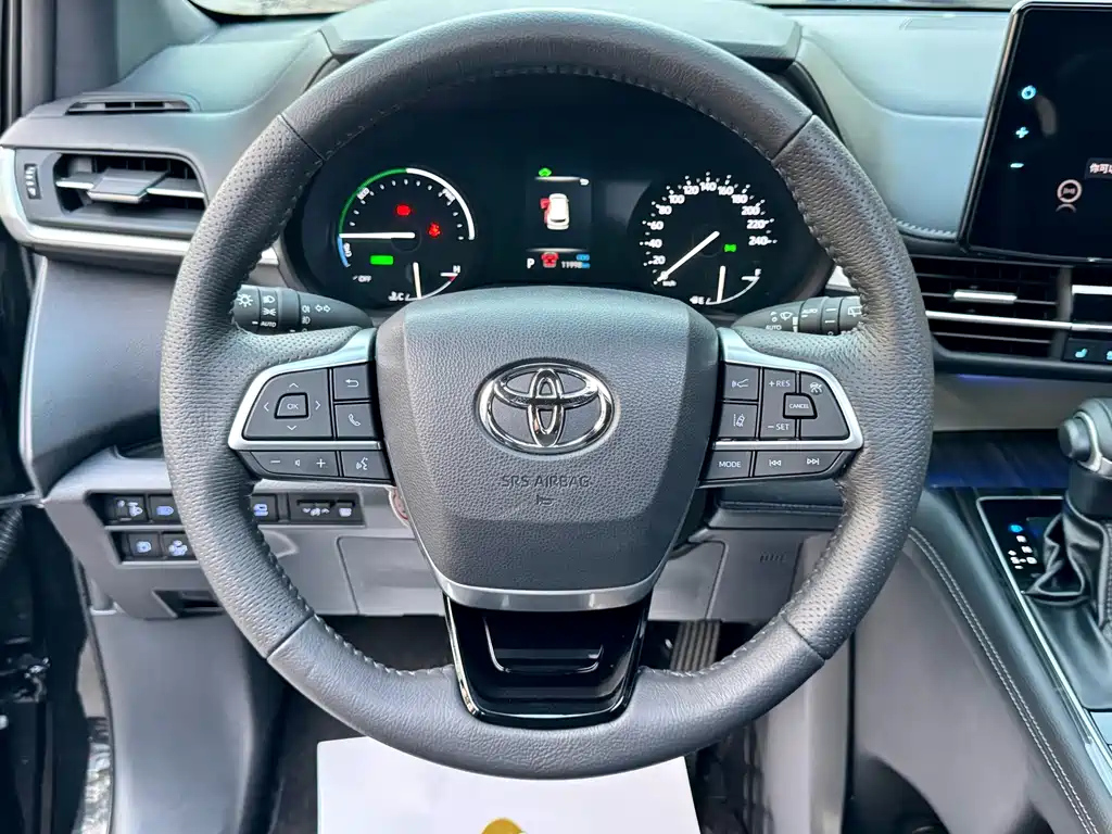 TOYOTA GRANVIA 2023