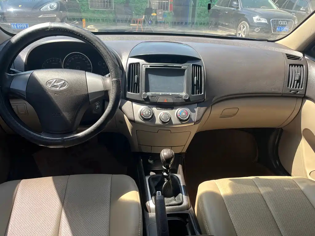 HYUNDAI CELESTA 2012