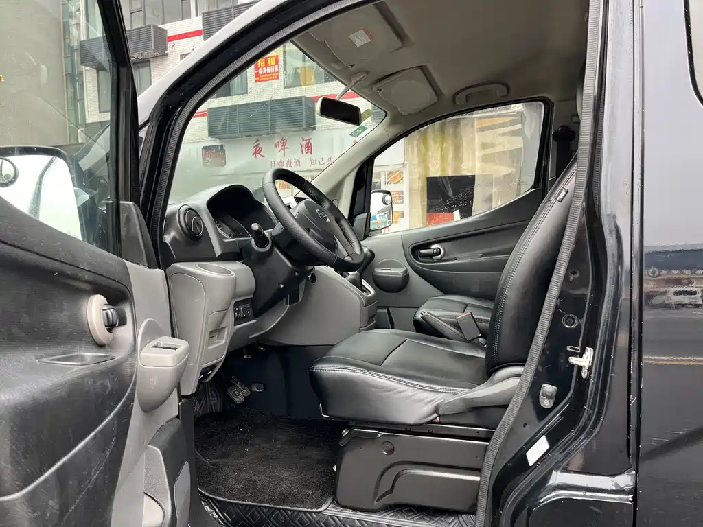 NISSAN NV200 2013