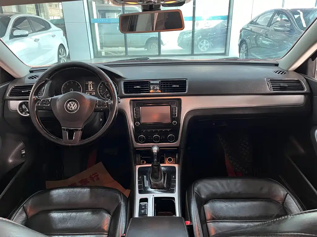 VOLKSWAGEN PASSAT 2015