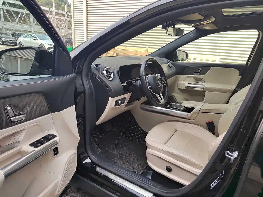 MERCEDES BENZ GLA 2021