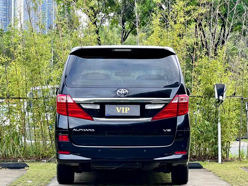 TOYOTA ALPHARD 2014