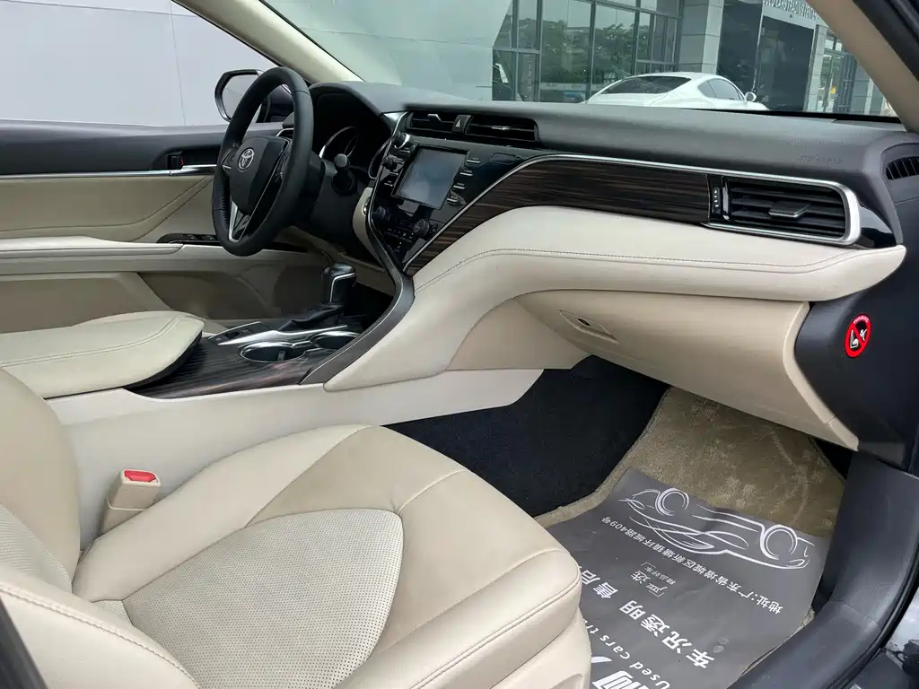 TOYOTA CAMRY 2018