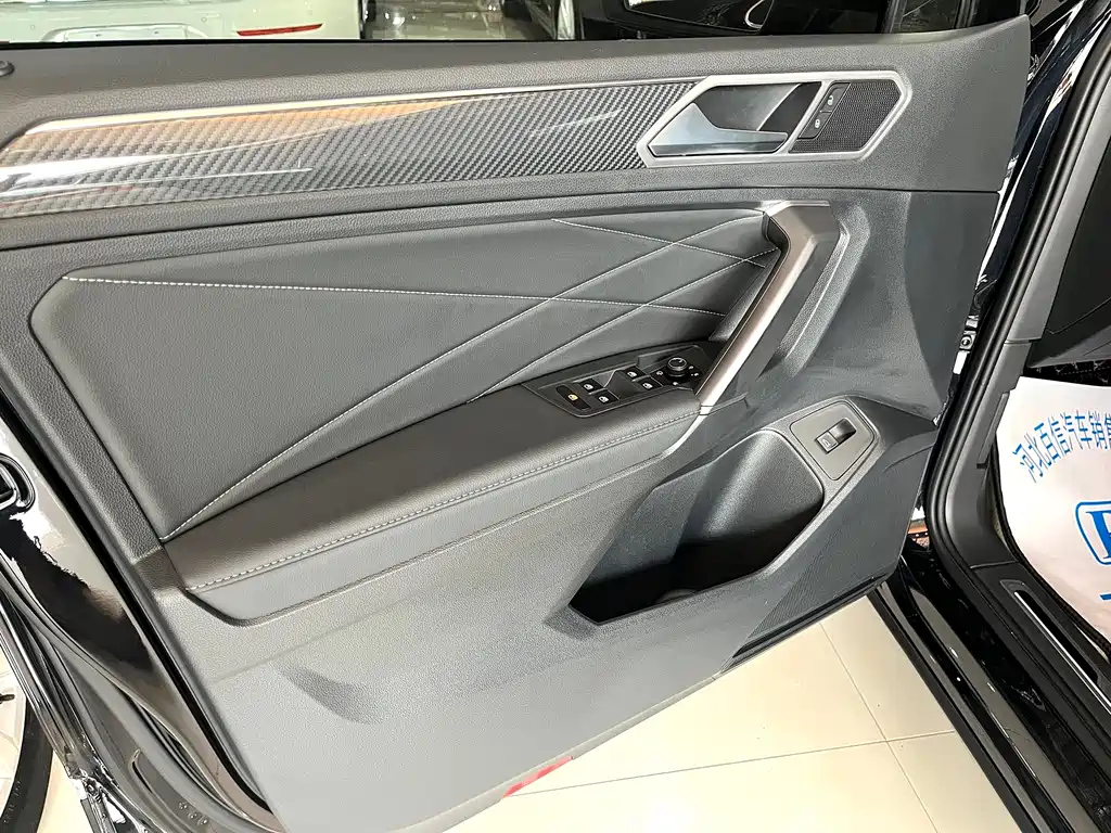 VOLKSWAGEN TIGUAN L 2022