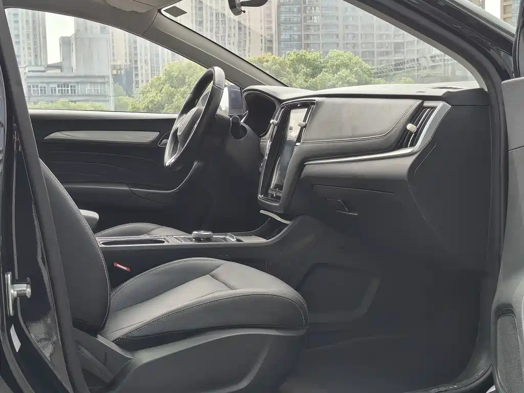 ROEWE I6 NEW ENERGY 2020