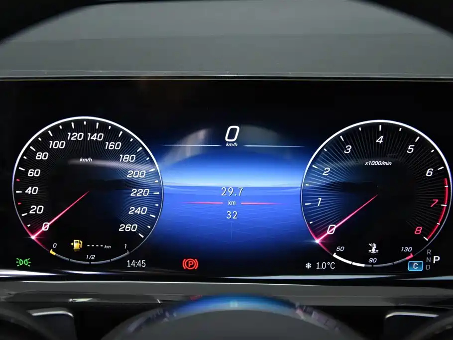 MERCEDES BENZ GLB 2024