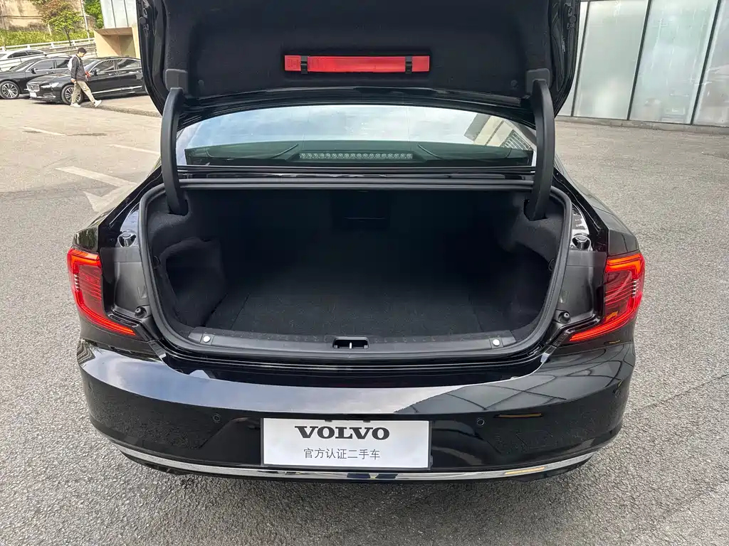 VOLVO S90 2022