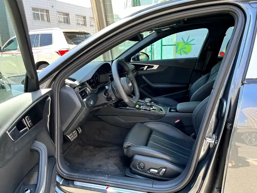 AUDI A4L 2023