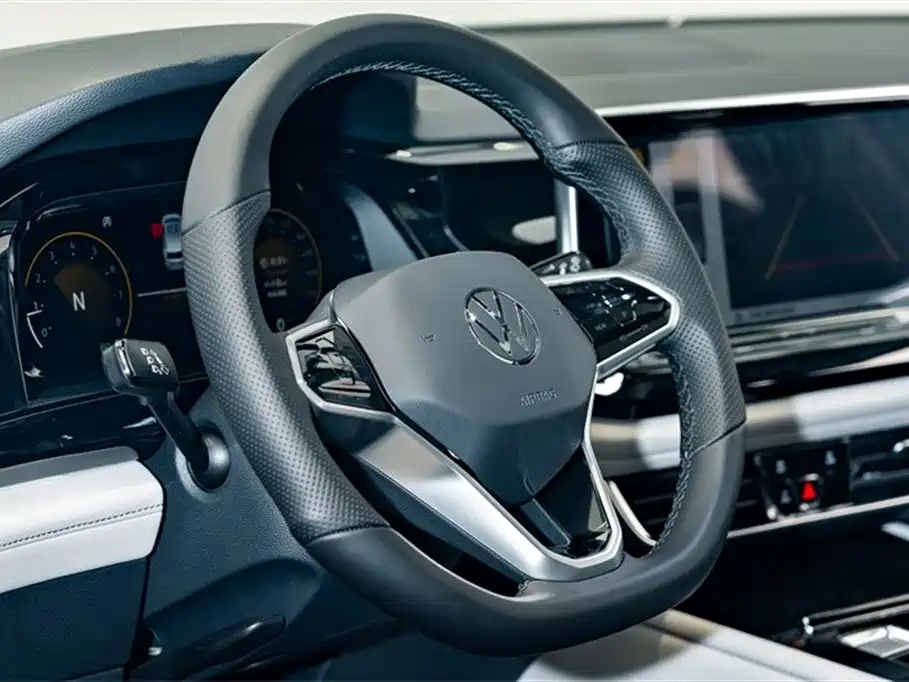 VOLKSWAGEN TOURAN 2023