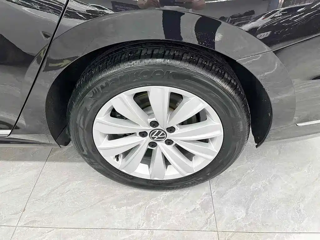 VOLKSWAGEN PASSAT 2021
