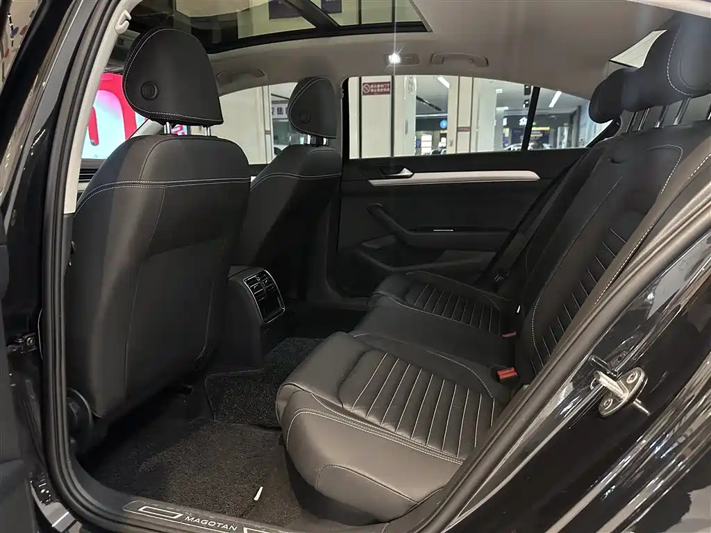 VOLKSWAGEN MAGOTAN 2022