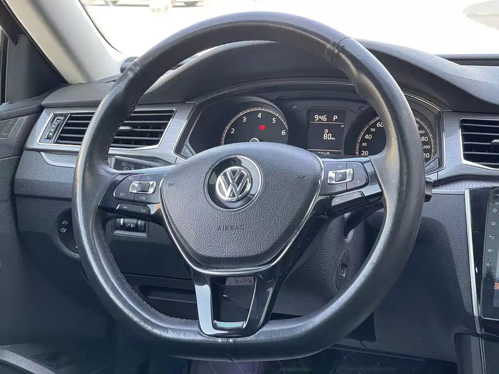 VOLKSWAGEN PASSAT 2018