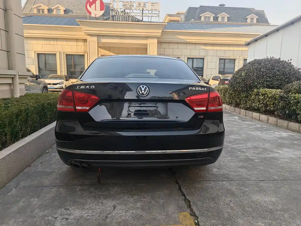 VOLKSWAGEN PASSAT 2013