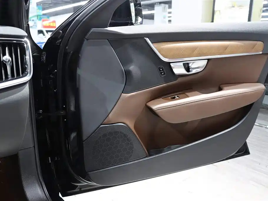 VOLVO S90 2021