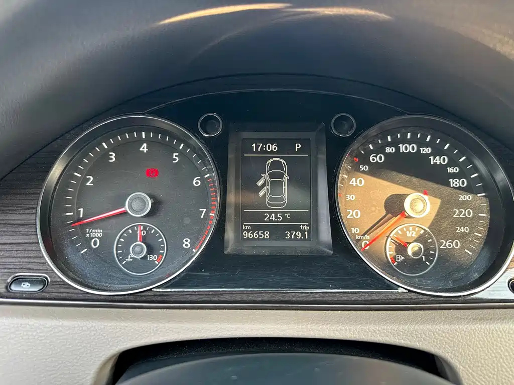 VOLKSWAGEN MAGOTAN 2012