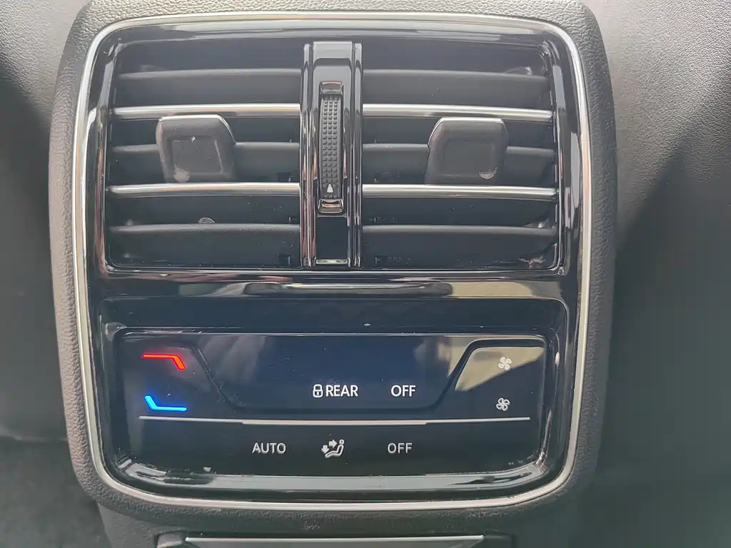 VOLKSWAGEN MAGOTAN 2023