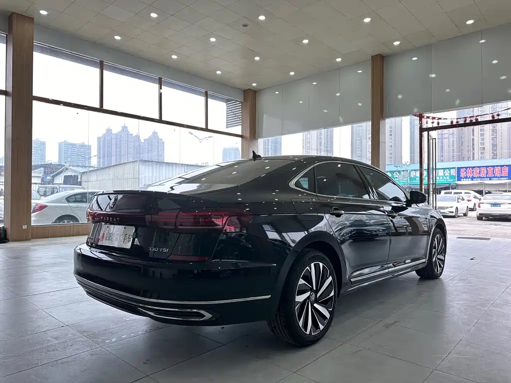 VOLKSWAGEN PASSAT 2023