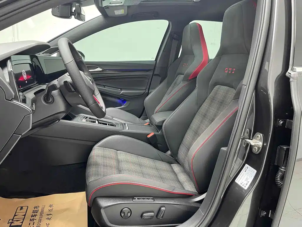 VOLKSWAGEN GOLF 2022