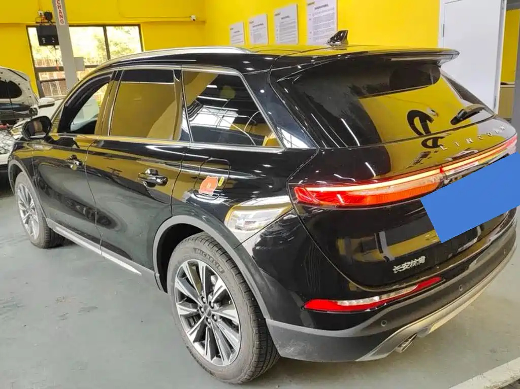 LINCOLN ADVENTURER 2021