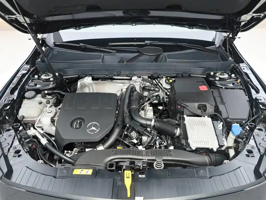 MERCEDES BENZ GLB 2023