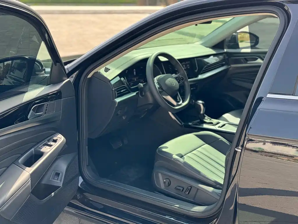 VOLKSWAGEN PASSAT 2022