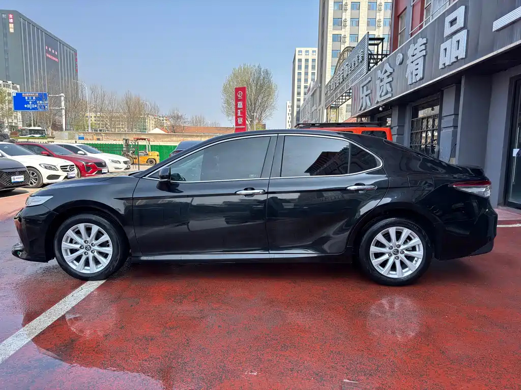 TOYOTA CAMRY 2019
