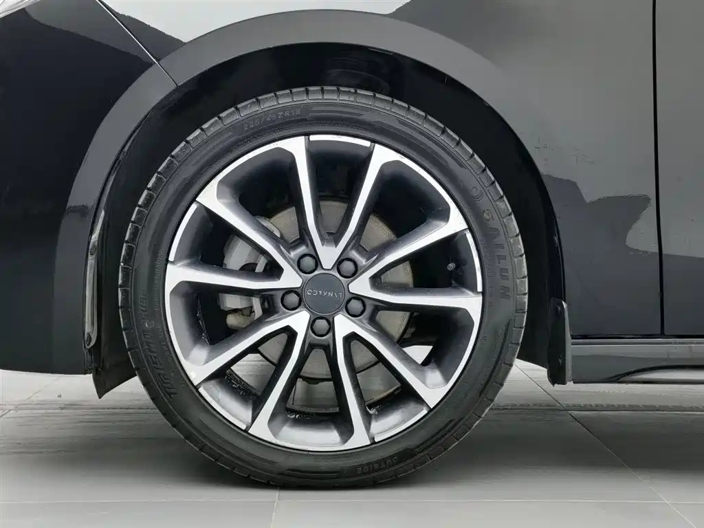 LYNK&CO 03 2020