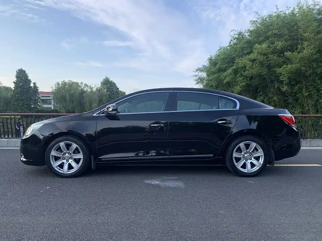 BUICK LACROSSE 2010