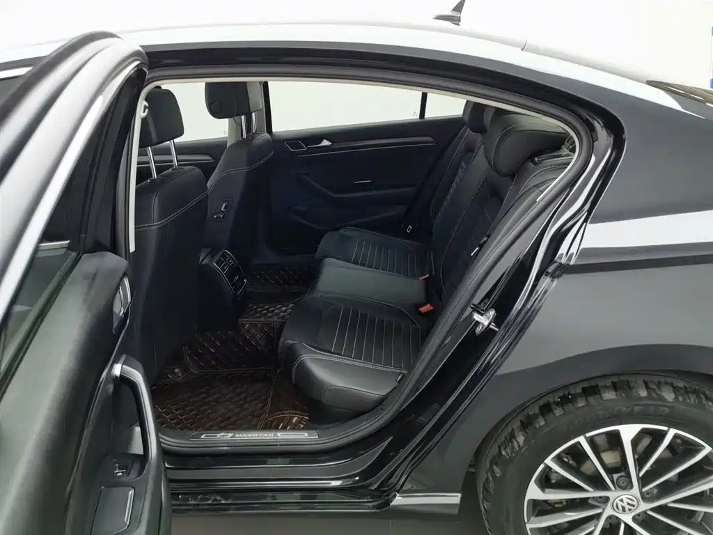 VOLKSWAGEN MAGOTAN 2020