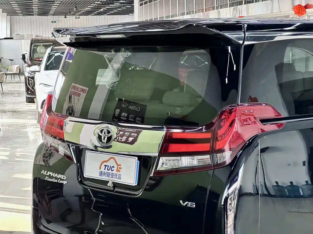 TOYOTA ALPHARD 2018