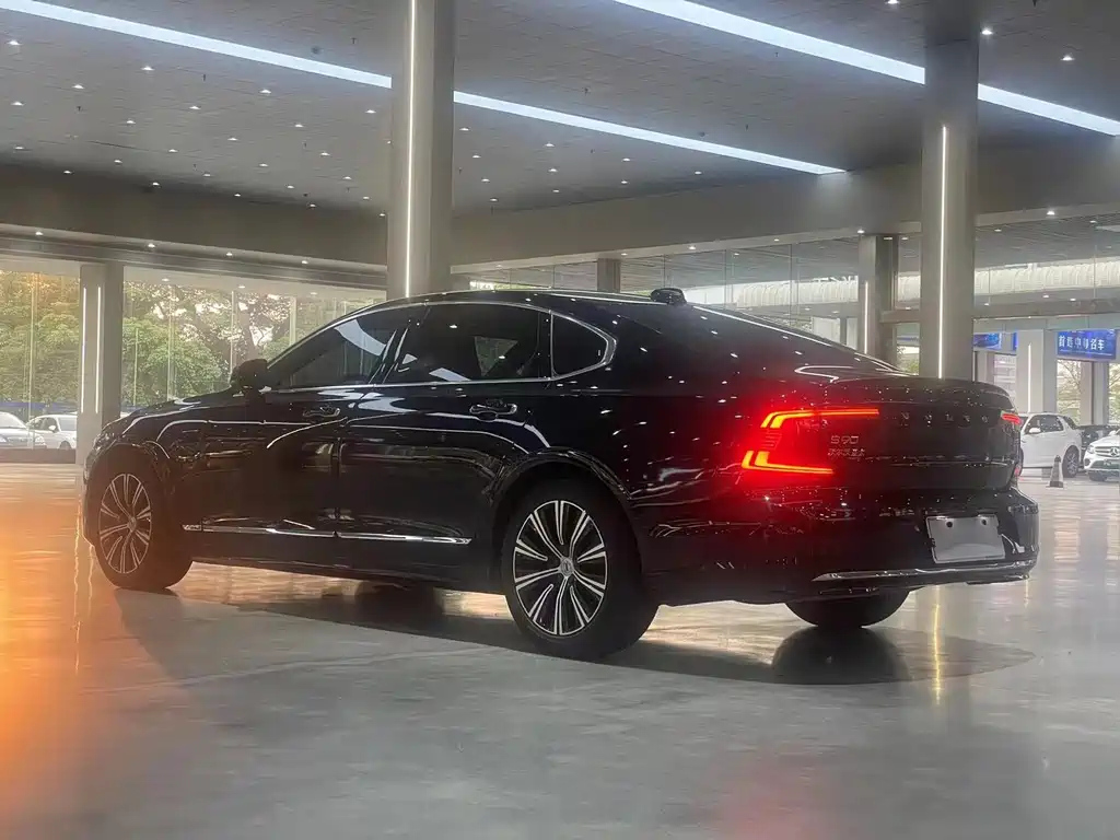 VOLVO S90 2021