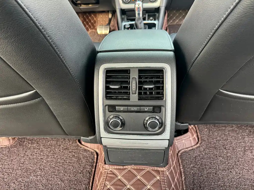 VOLKSWAGEN PASSAT 2014