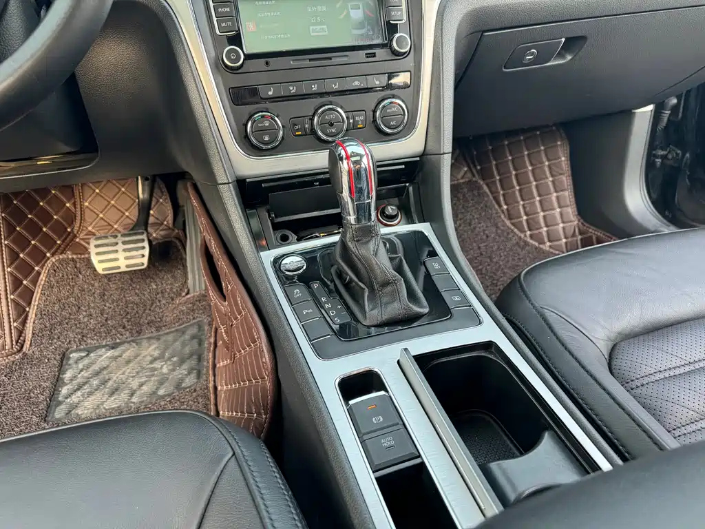 VOLKSWAGEN PASSAT 2014