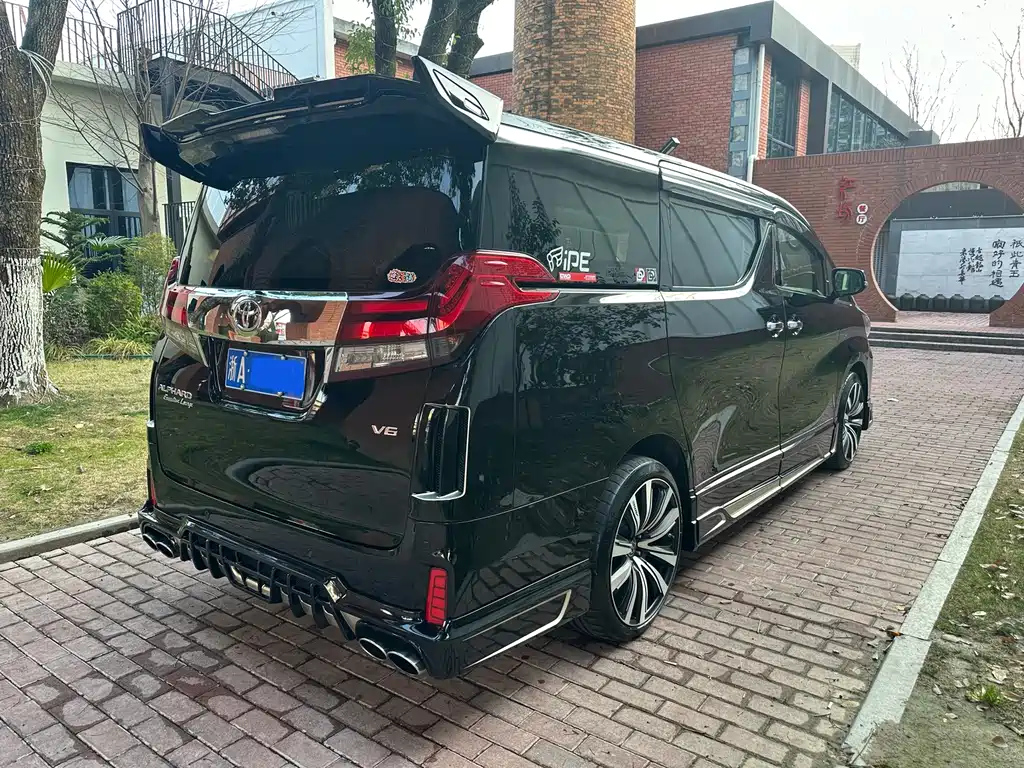 TOYOTA ALPHARD 2015