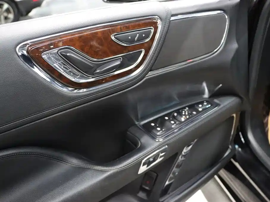 LINCOLN CONTINENTAL 2019