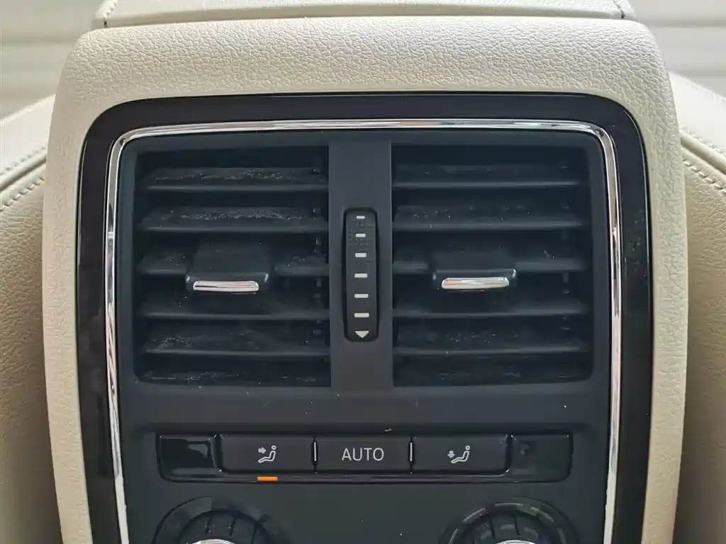 VOLKSWAGEN PASSAT 2014