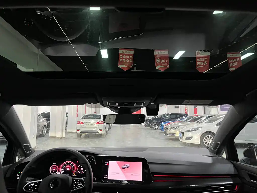 VOLKSWAGEN GOLF 2023