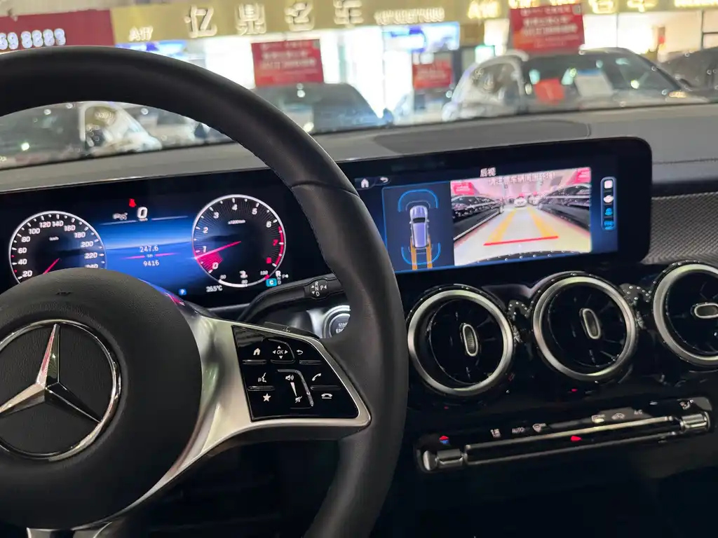 MERCEDES BENZ GLB 2024