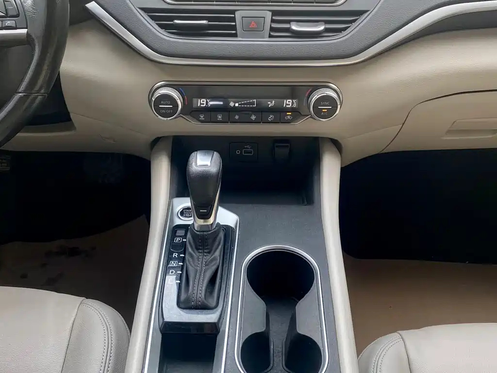 NISSAN TEANA 2019