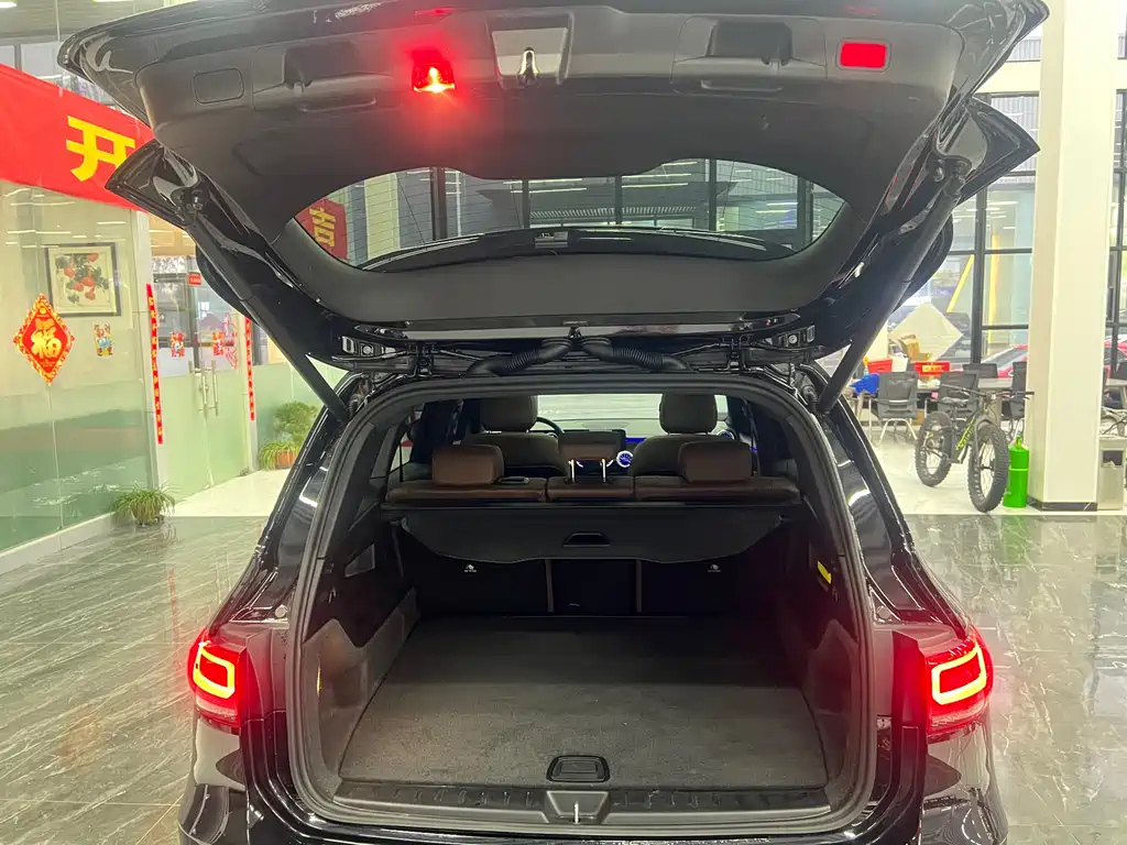 MERCEDES BENZ GLB 2023