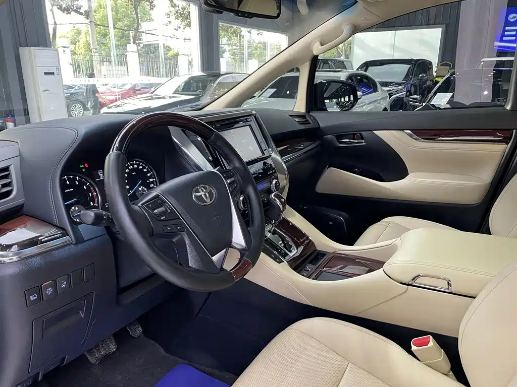 TOYOTA ALPHARD 2016