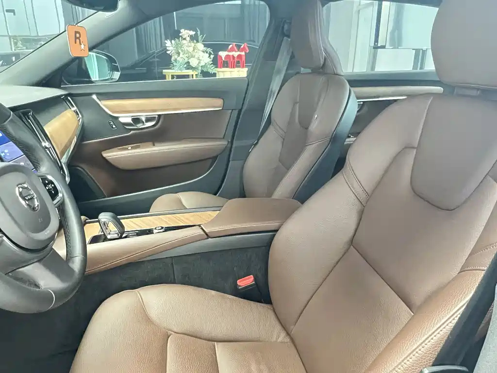 VOLVO S90 2022