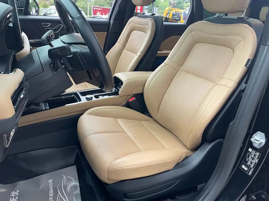 LINCOLN ADVENTURER 2021