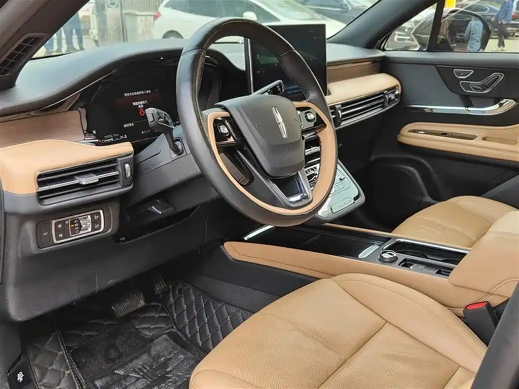 LINCOLN ADVENTURER 2022