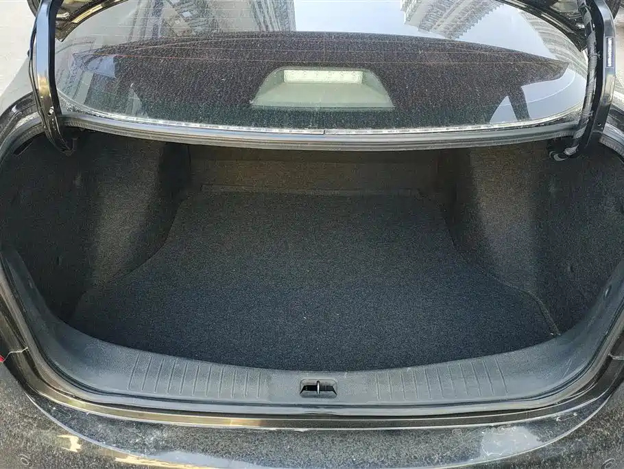 NISSAN SYLPHY 2018