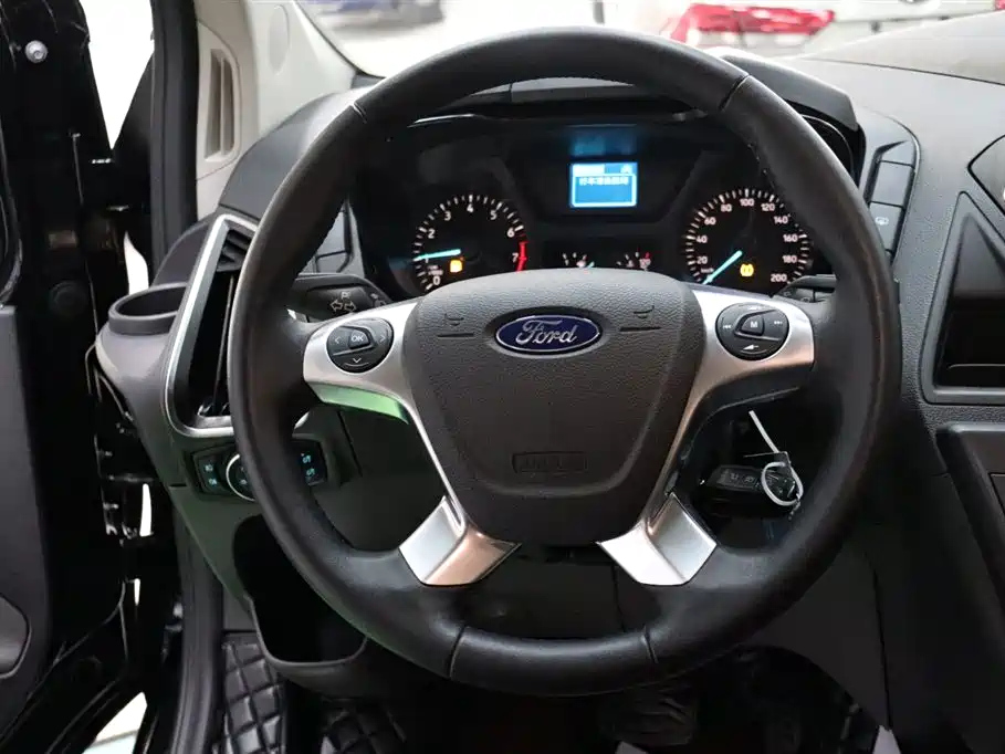FORD TOUREO 2022