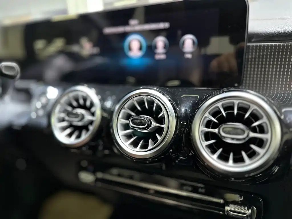 MERCEDES BENZ GLB 2023