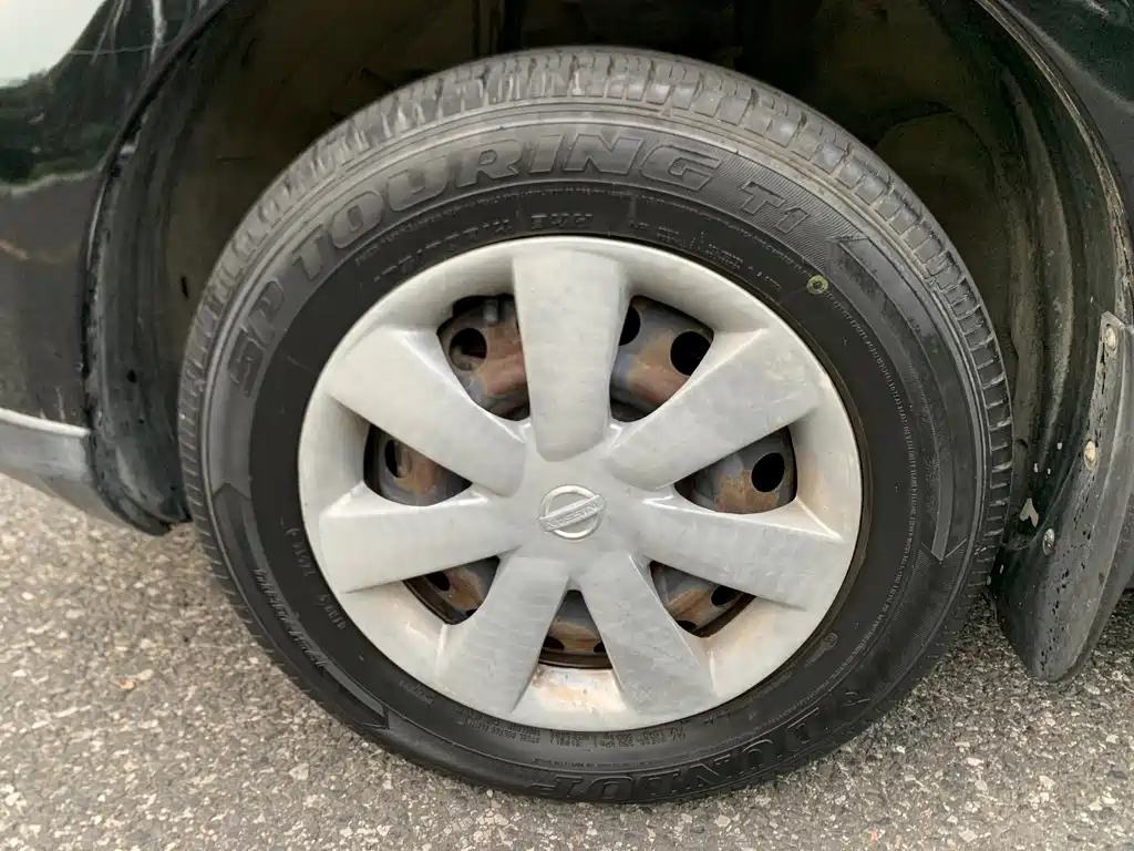 NISSAN LIVINA 2010