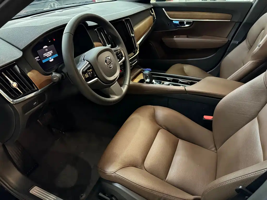 VOLVO S90 2022